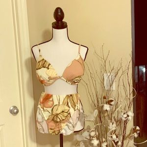 2-piece women’s shell print swimming suit by Venus